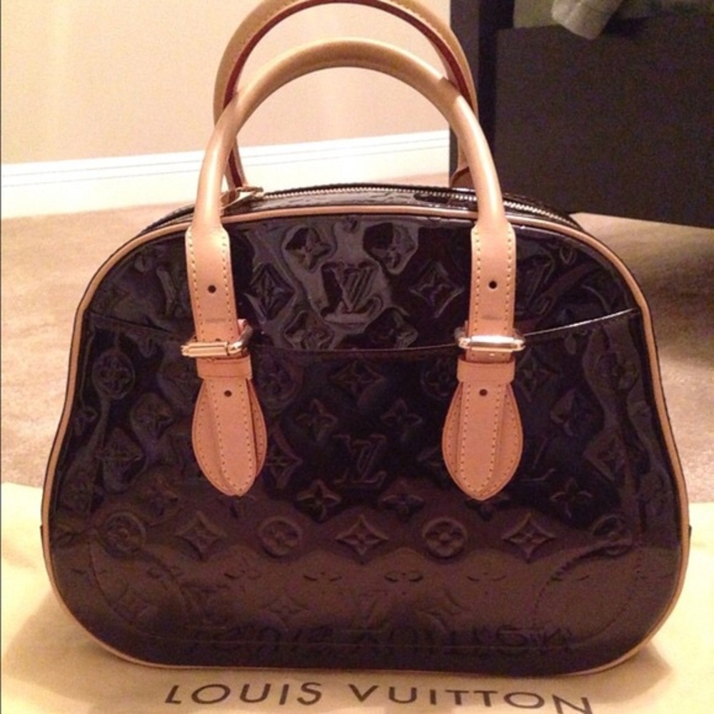 Louis Vuitton Summit Driver Handbag